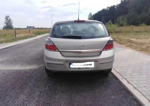 Opel Astra cena 13750 przebieg: 318700, rok produkcji 2009 z Kielce małe 277